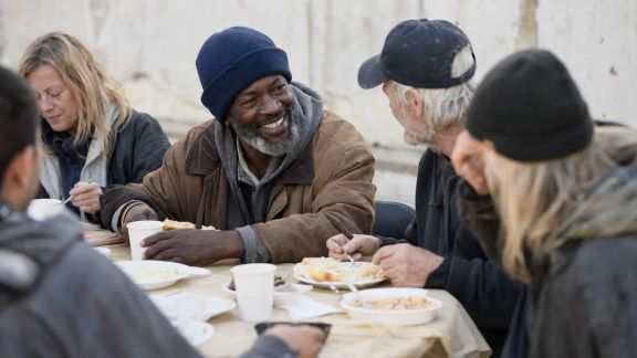 Encourager l’inclusion sociale des personnes sans domicile durant la période des fêtes