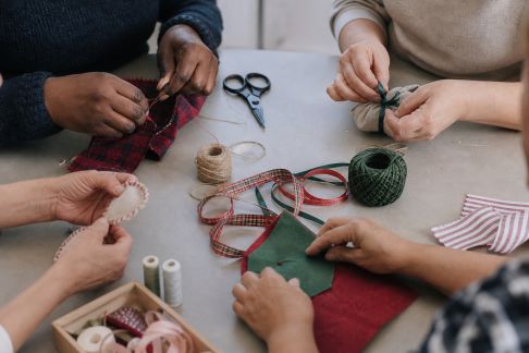Proposer un atelier de confection de cadeaux pour les bénéficiaires d’associations