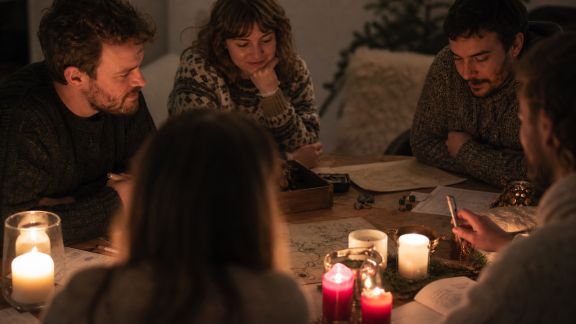Organiser une session de jeux de rôle sur le thème de la nuit de Noël