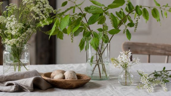 Composer une décoration de table inspirée de la nature environnante