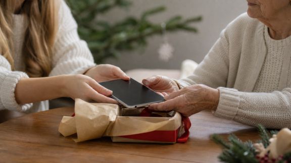 Donner accès au numérique à Noël : comment offrir la connexion à ceux qui en ont besoin