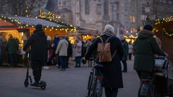 Marchés de Noël et mobilité douce : solutions pour s’y rendre sans voiture