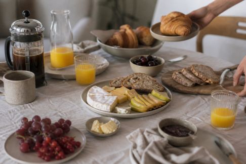 Playlists classiques et modernes pour accompagner un brunch de fêtes