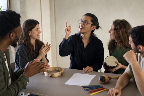 Animer une séance de quiz interactif sur les chansons et musiques festives du monde