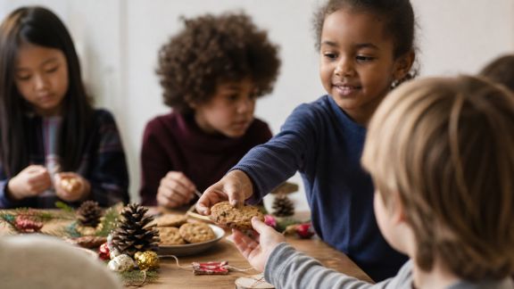 Sensibiliser les enfants à la solidarité mondiale à travers les traditions de Noël